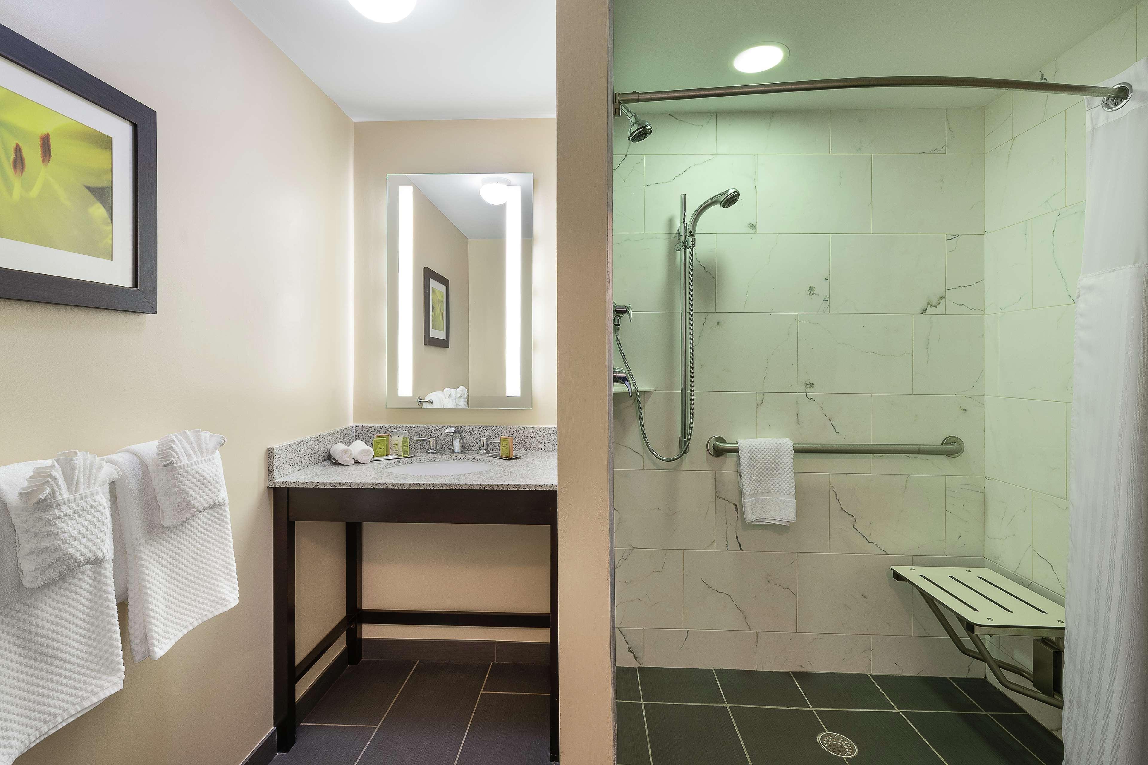 מלון Doubletree By Hilton Cape Cod - הייאניס מראה חיצוני תמונה