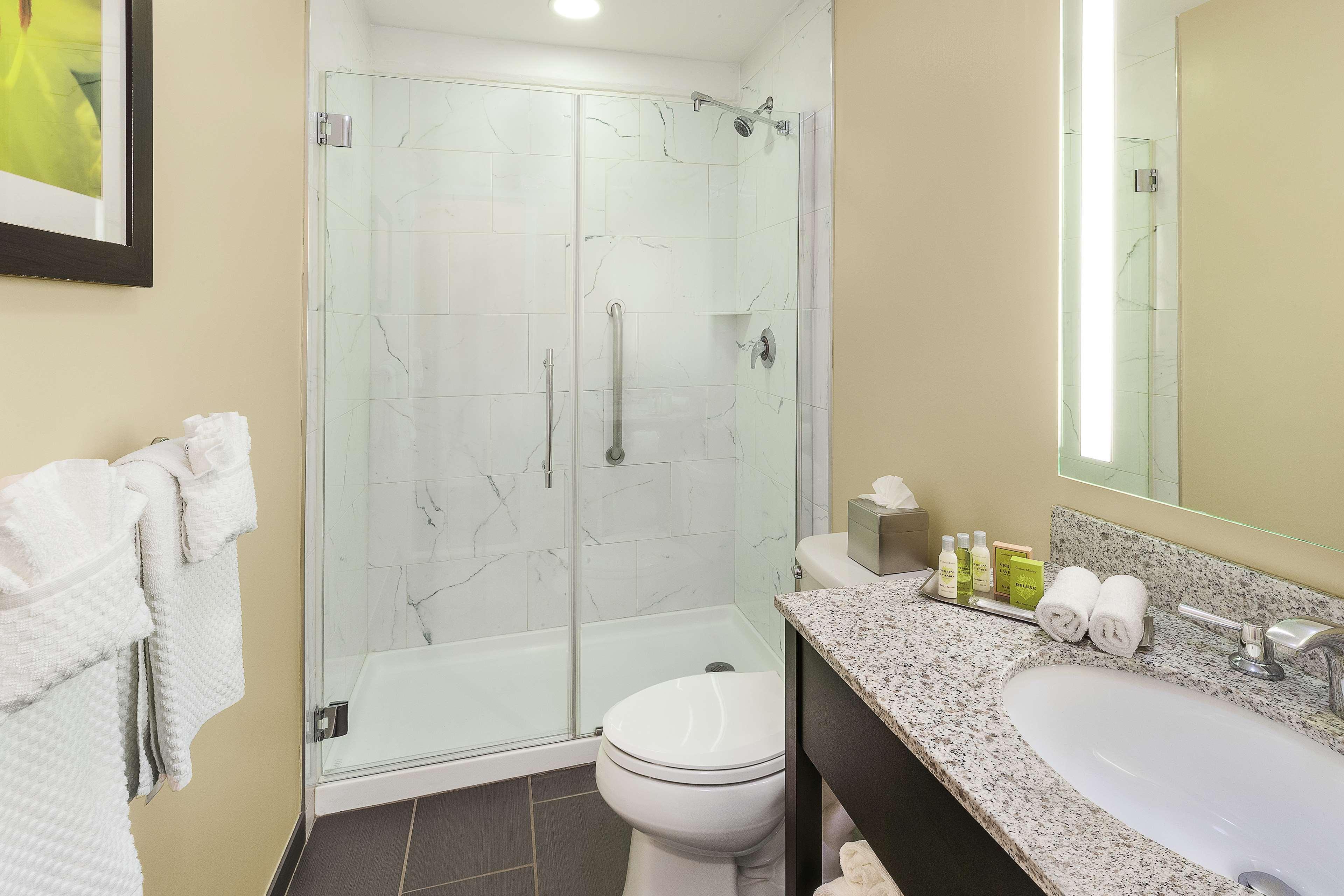 מלון Doubletree By Hilton Cape Cod - הייאניס מראה חיצוני תמונה